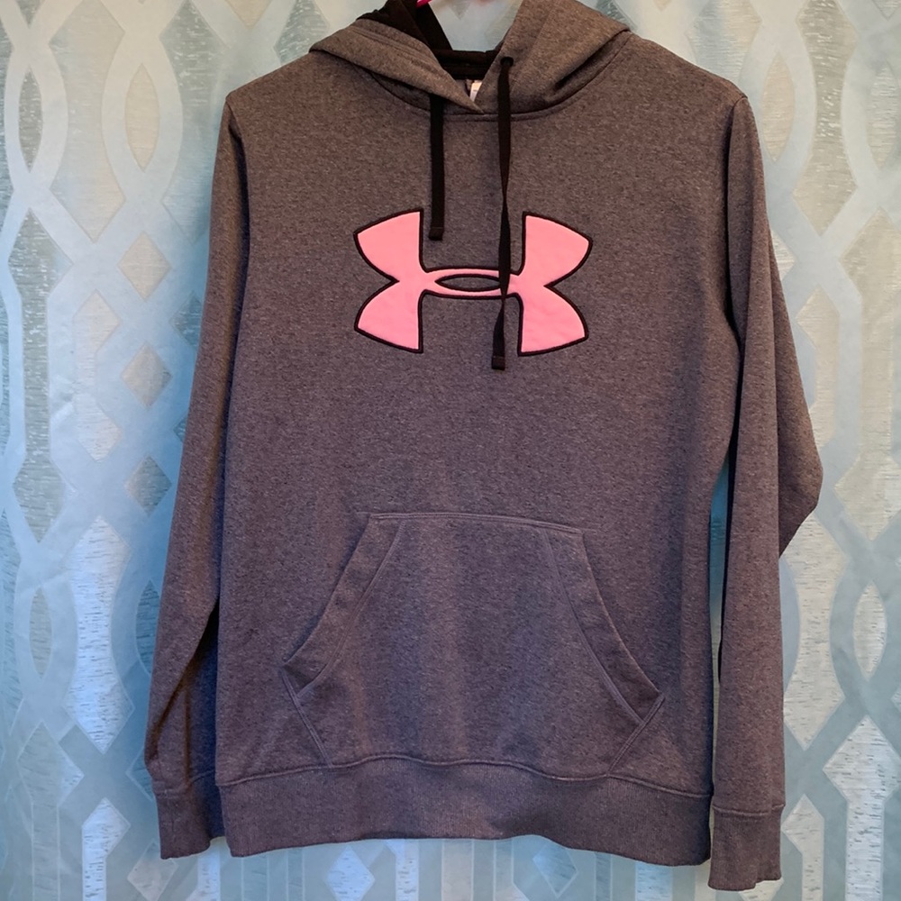 Under Armour women’s size medium long sleeve, gray pull over hoodie